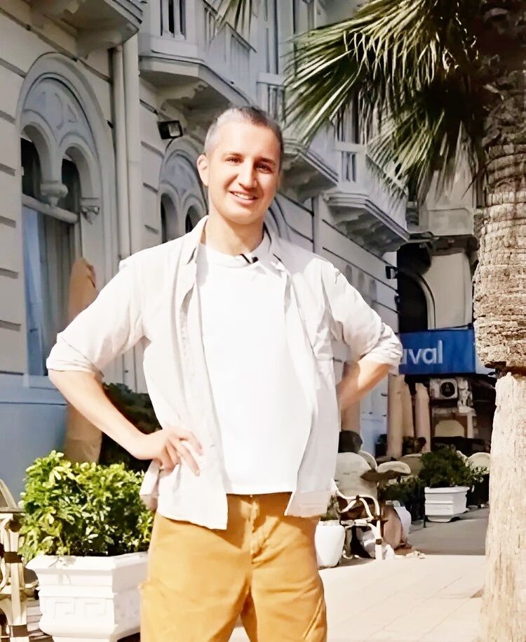  45040165  Igor, 44 ,    