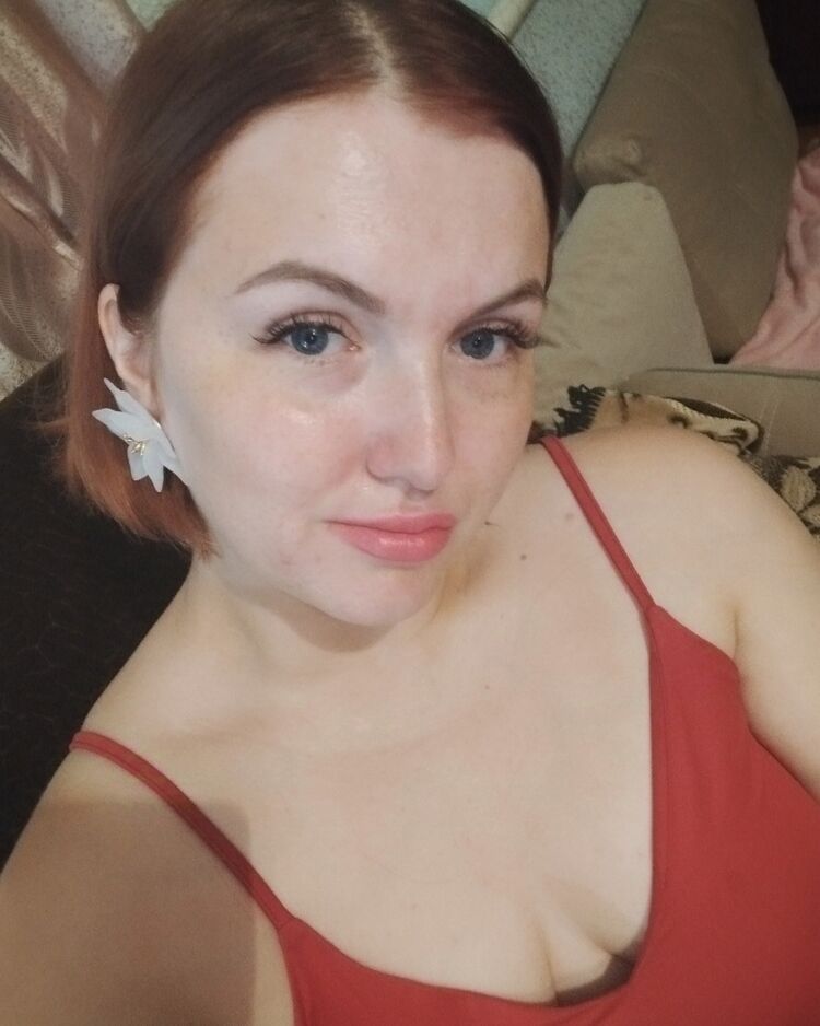  46764315  Alexandra, 33 ,    
