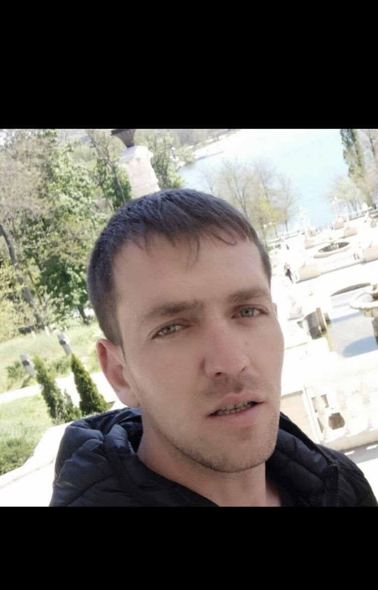  ,   Constantin, 32 ,   ,   