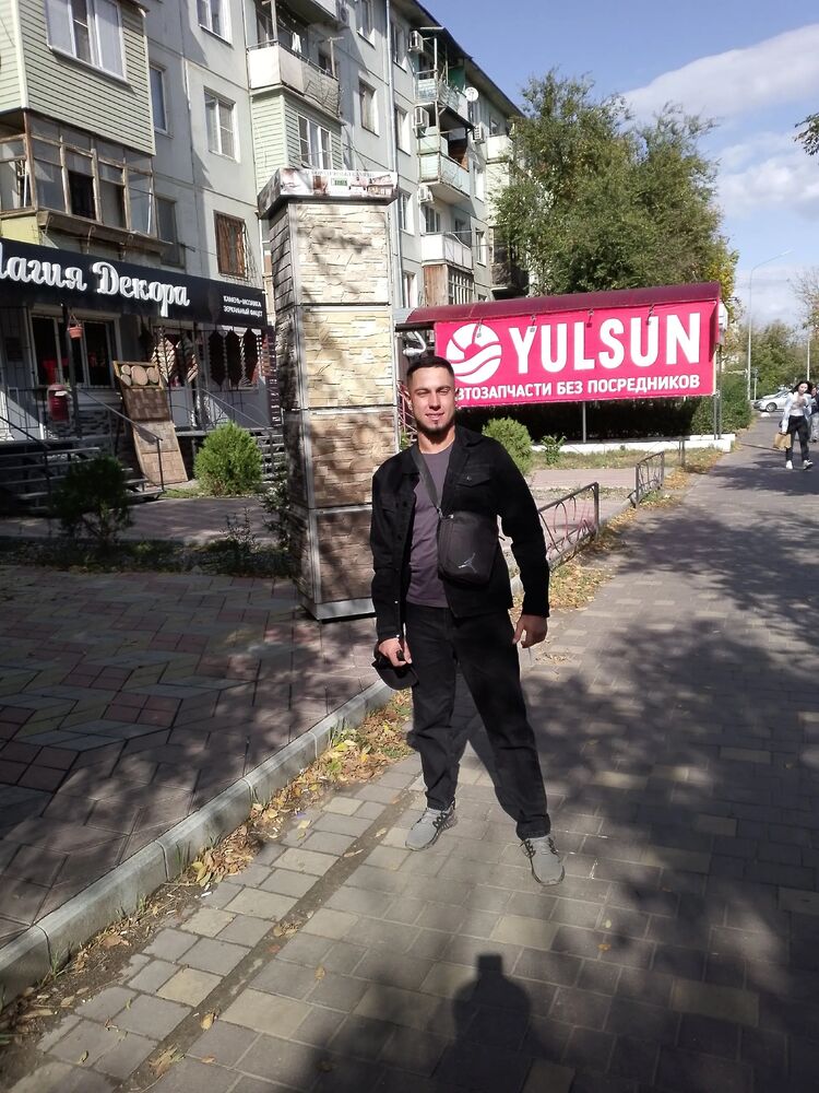  44041665  Ramiz, 24 ,    