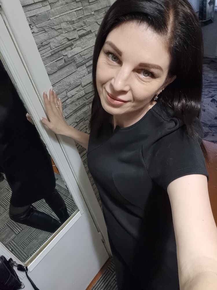  48711315  Elena, 39 ,    