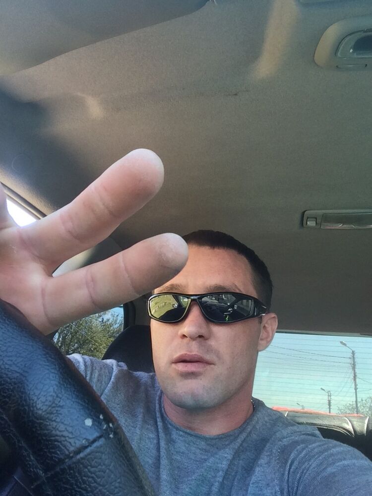  9460185  Roman, 40 ,    