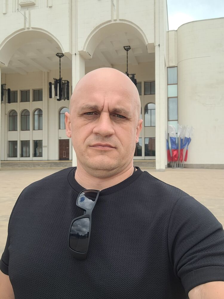 44266335  Sergei, 45 ,    