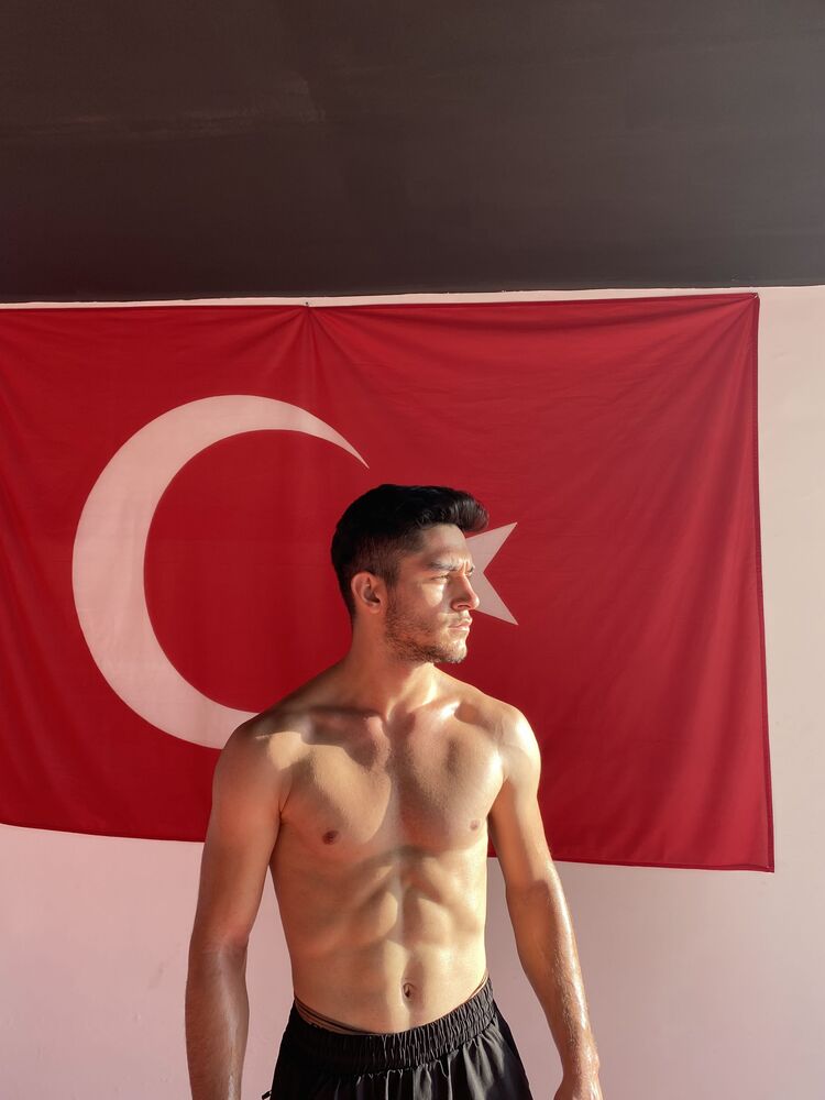  52080275  Mert, 24 ,    Alanya