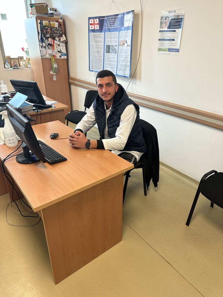  37289555  Elmuraz, 25 ,    