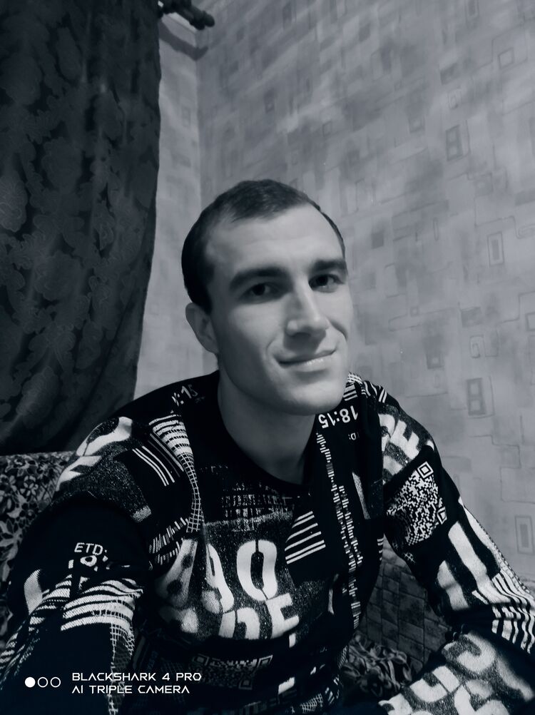  31372165  Daniel, 27 ,    