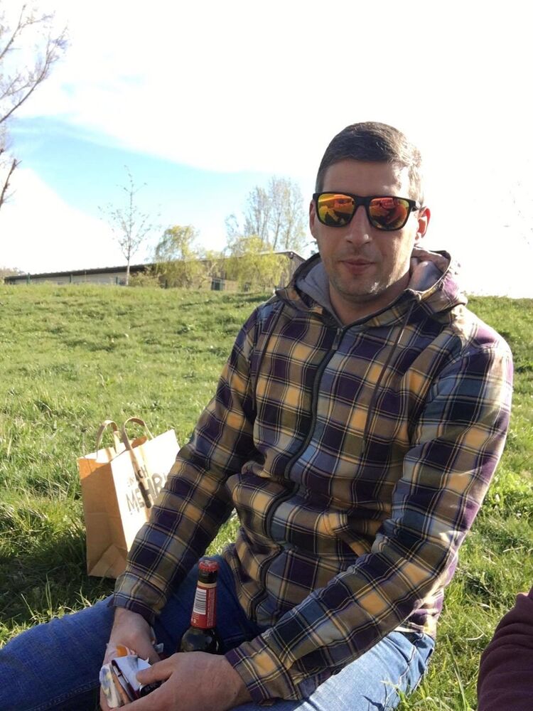  Halle,   Nik, 40 ,   