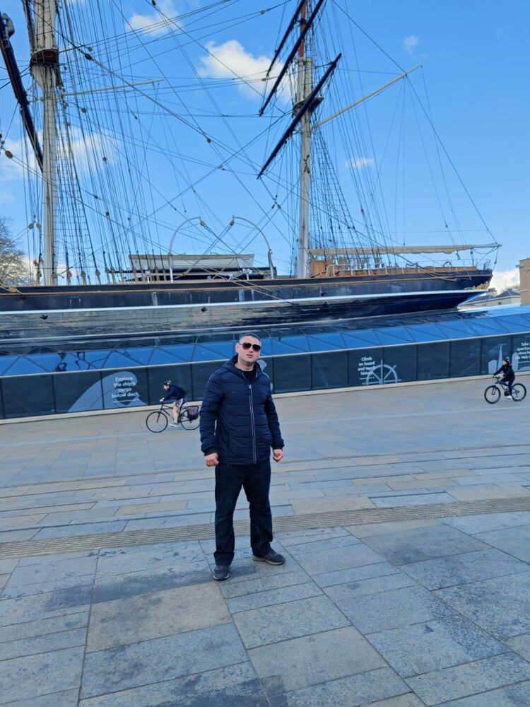  34516305  Irakli, 36 ,    