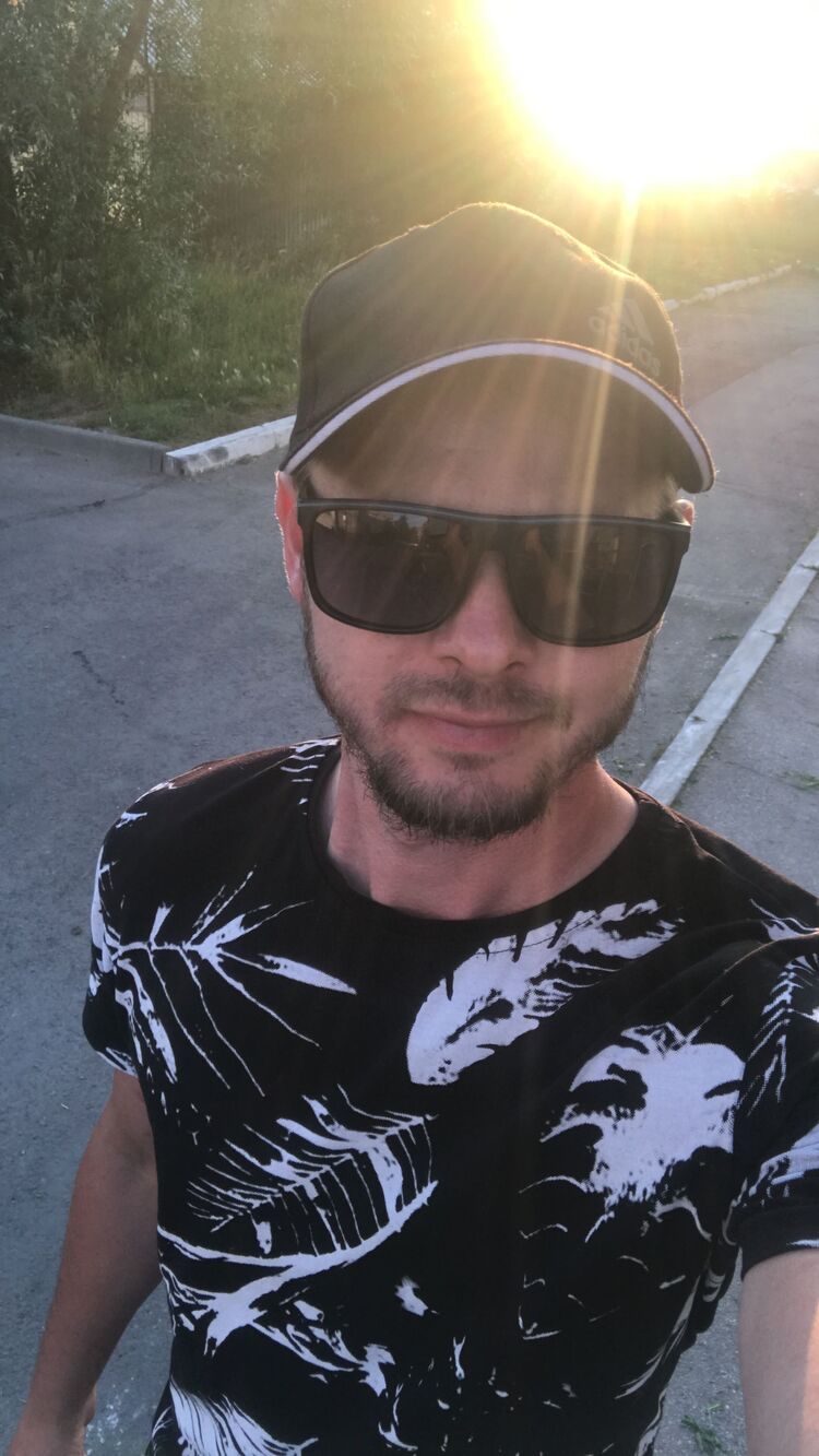  37024975  Nikolai, 34 ,    