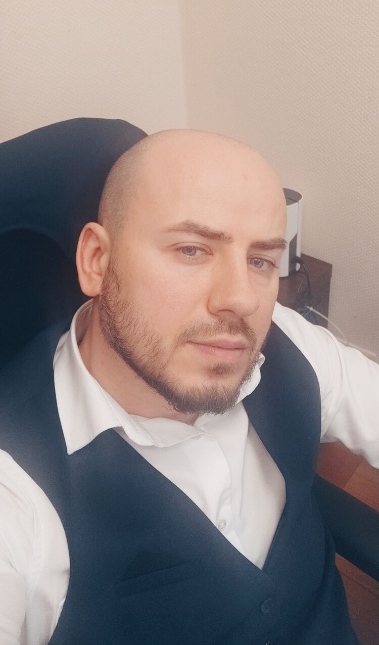  50622445  Alexander, 39 ,    