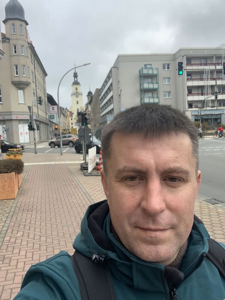  49417195  Sascha, 39 ,    