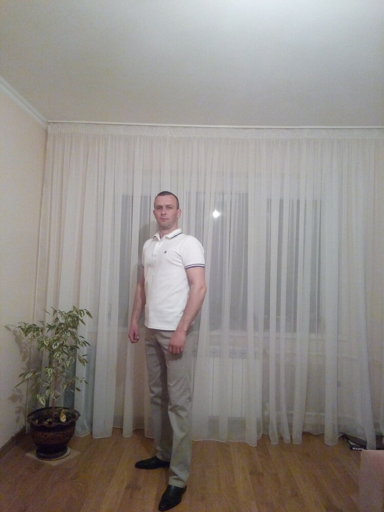  10032165  Kristian, 44 ,    