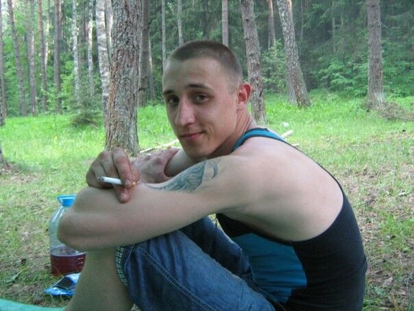  5827345  Dmitrii, 32 ,    