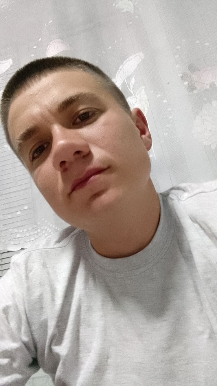 44212195  Artem, 22 ,    