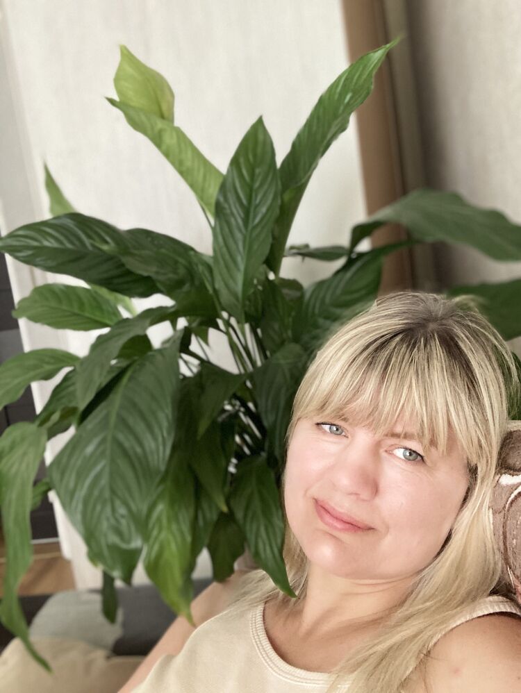  54801295  Anna, 47 ,    