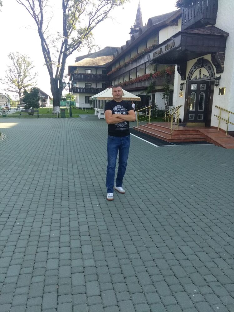 21270245  Igor, 45 ,    