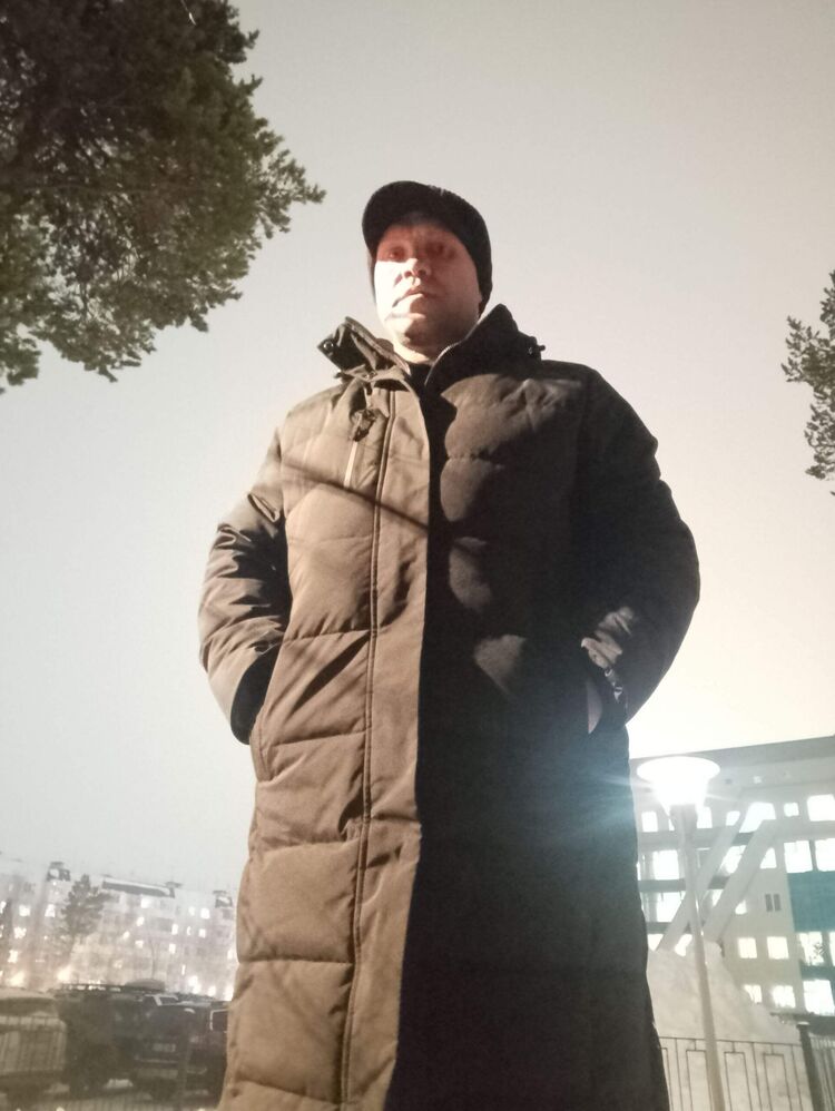  39511865  Vladimir, 42 ,    