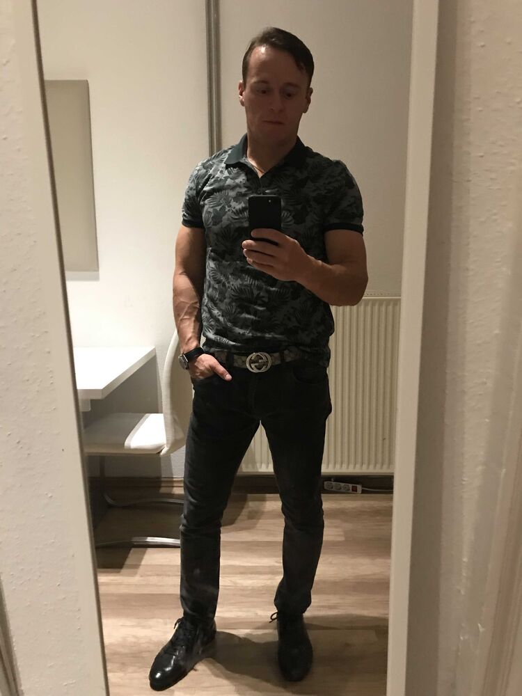  24062385  David, 41 ,    