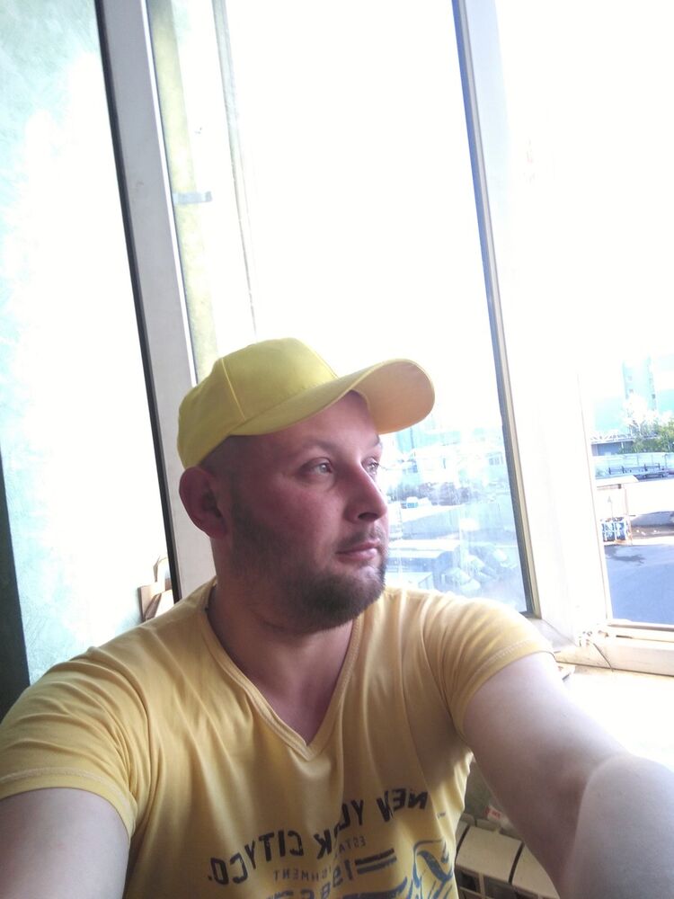  18109575  Yriy, 37 ,    
