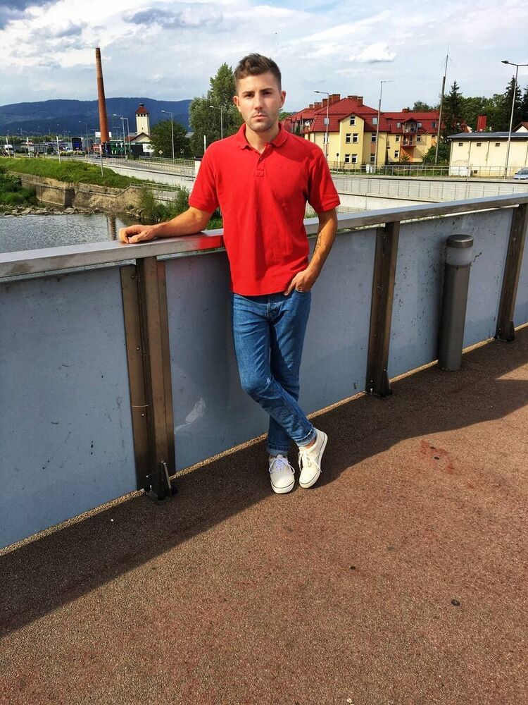  22038855  Andrii, 27 ,    