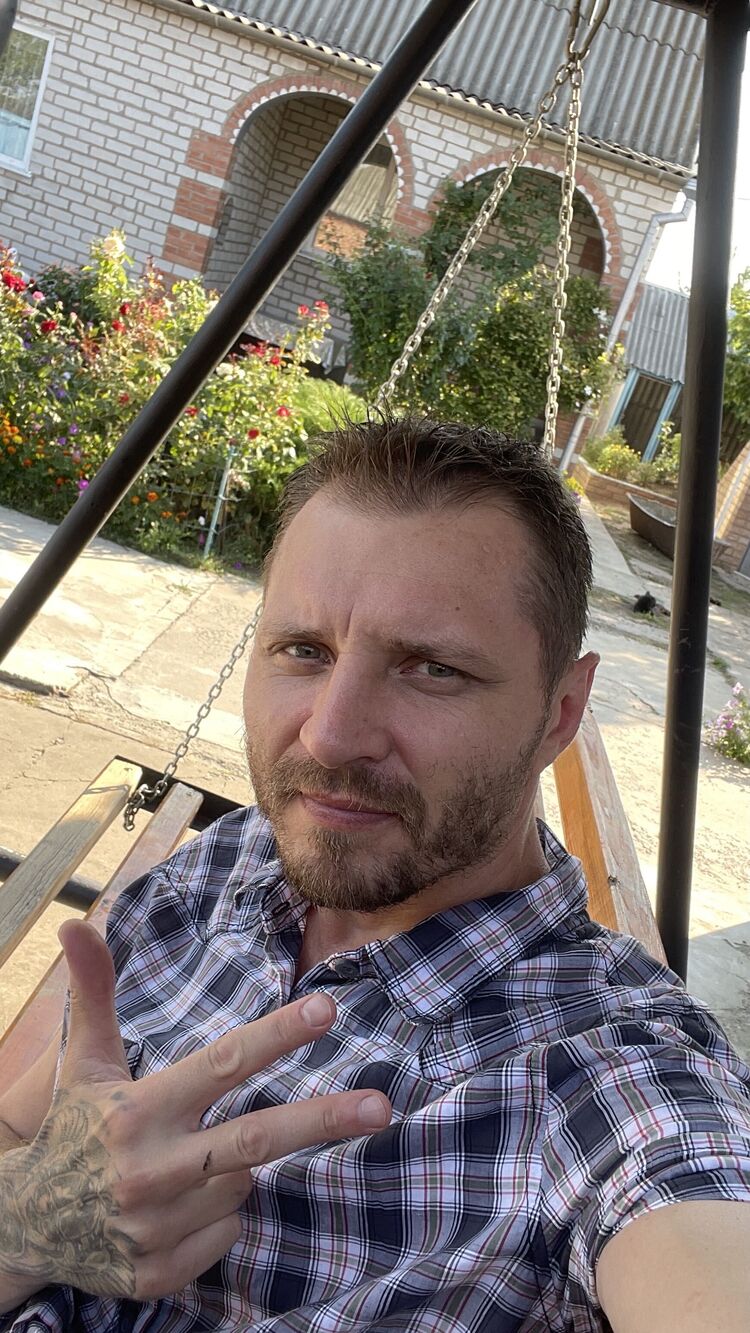  41363775  Oleksii, 44 ,    