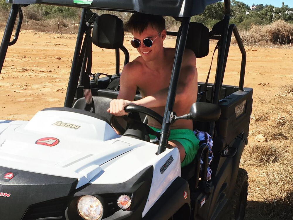  22823825  Vasilij, 41 ,    