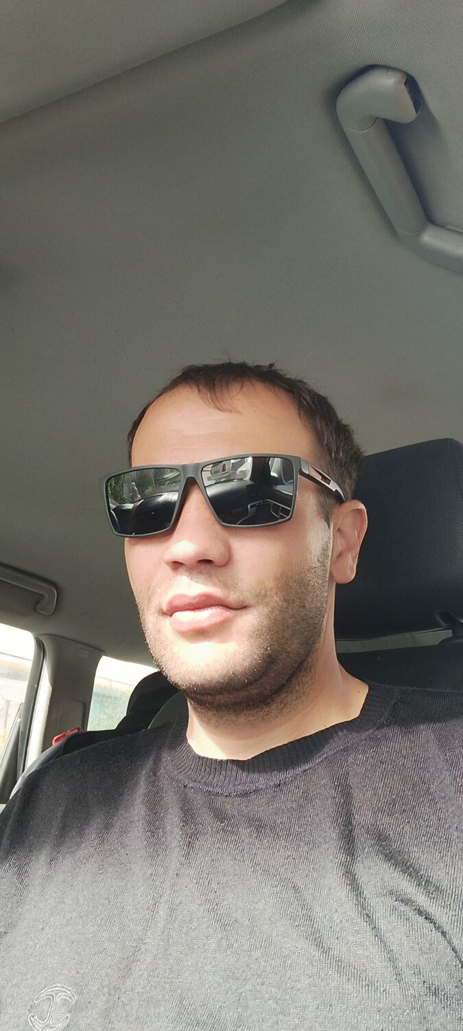  37020415  Vladimir, 41 ,    