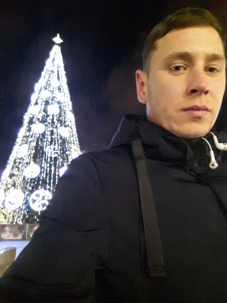  31581575  Zhenya, 32 ,    
