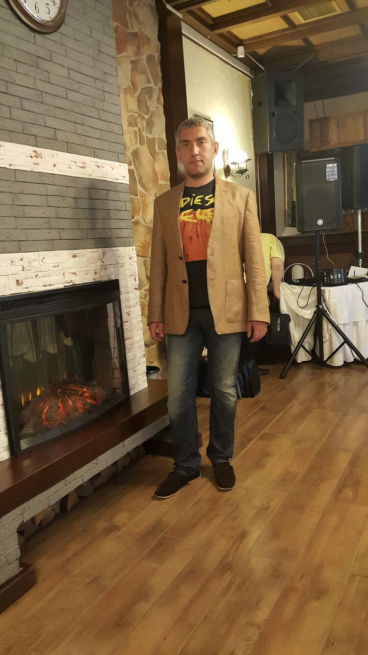  ,   Alex, 45 ,   ,   , c , 