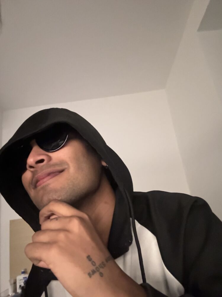  ,   Karan, 24 ,   ,   