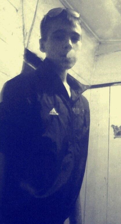  8344215  Denis, 27 ,    