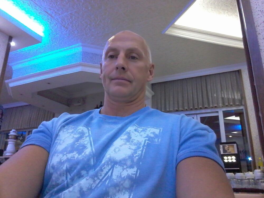  11526135  Oleg, 54 ,    