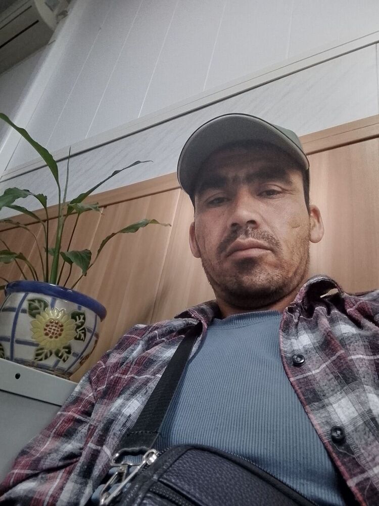  52488325  Bekzod, 35 ,    