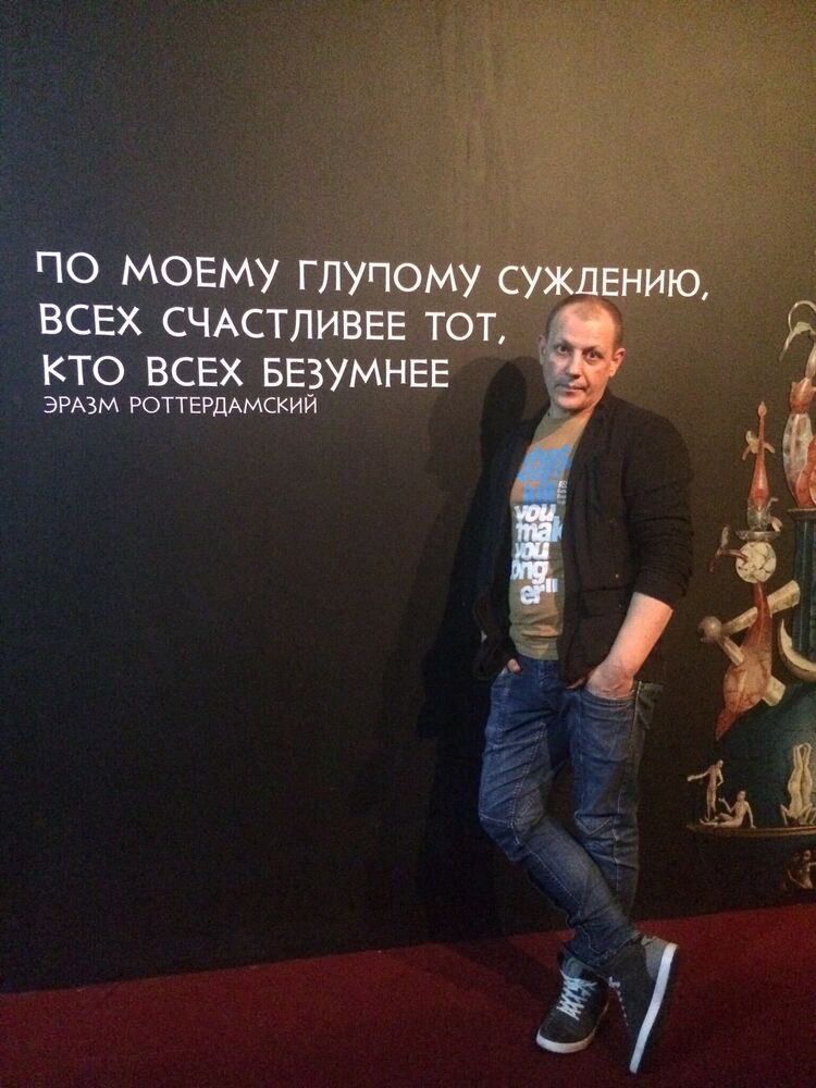  42858455  Viktor, 47 ,    