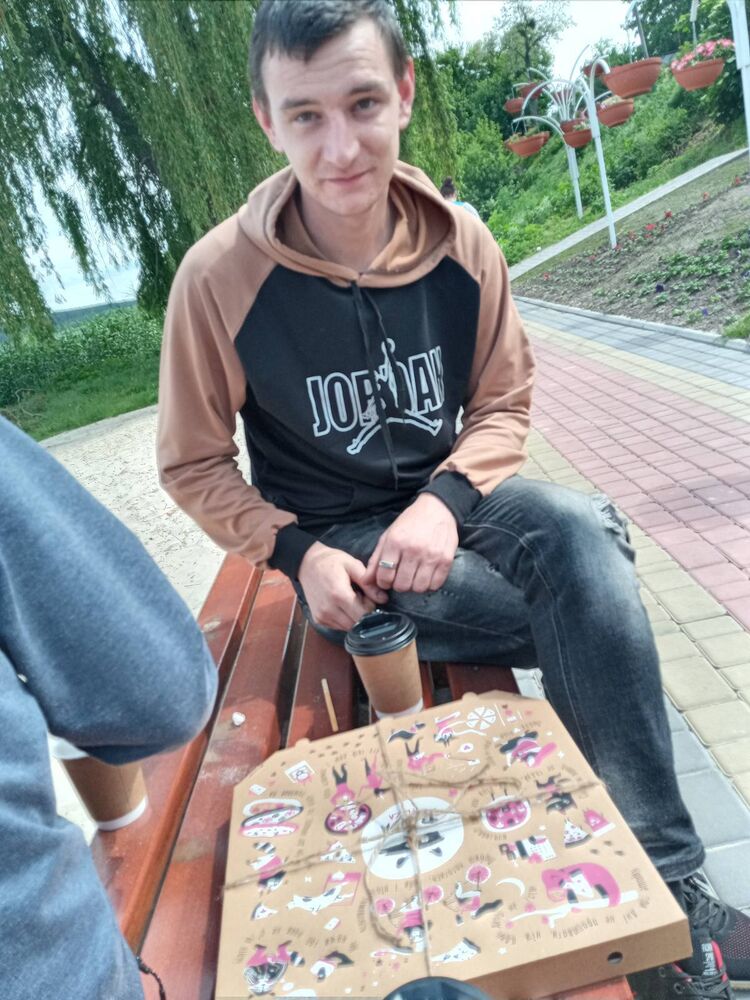  37673845  , 27 ,    