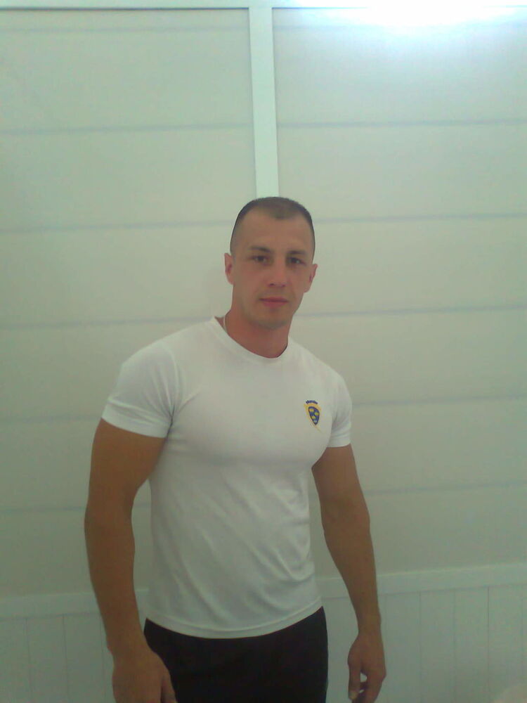  18736385  Artem, 33 ,    