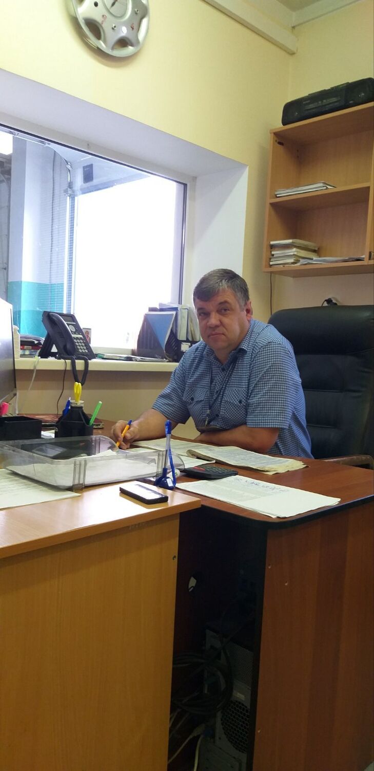  54248315  Denis, 49 ,    