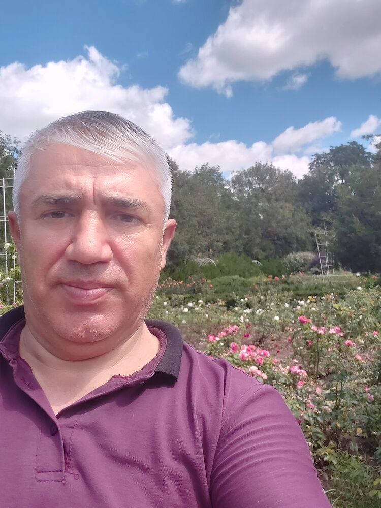  ,   Zahar, 53 ,   ,   