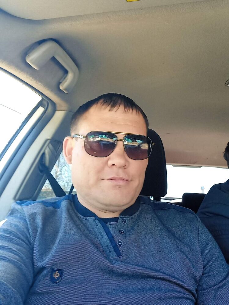  28457875  Artem, 41 ,    