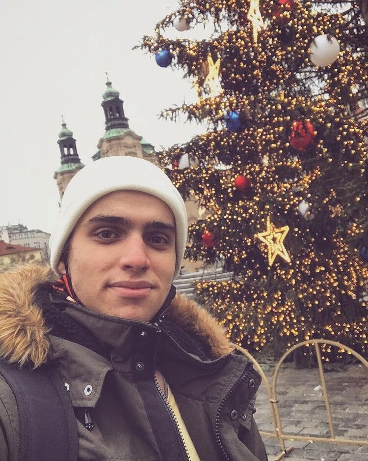  21923855  Sasha, 24 ,    Praha