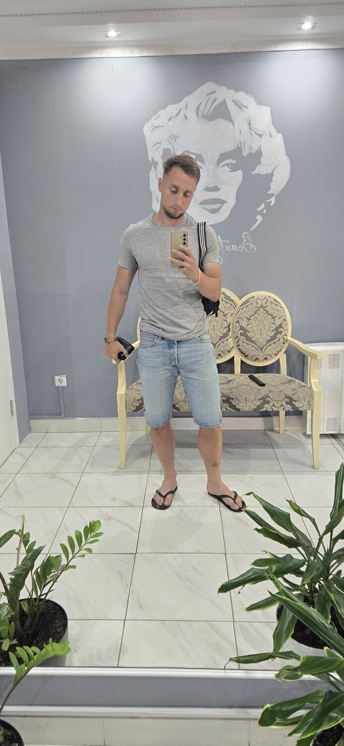  53621915  Valeriu, 32 ,    