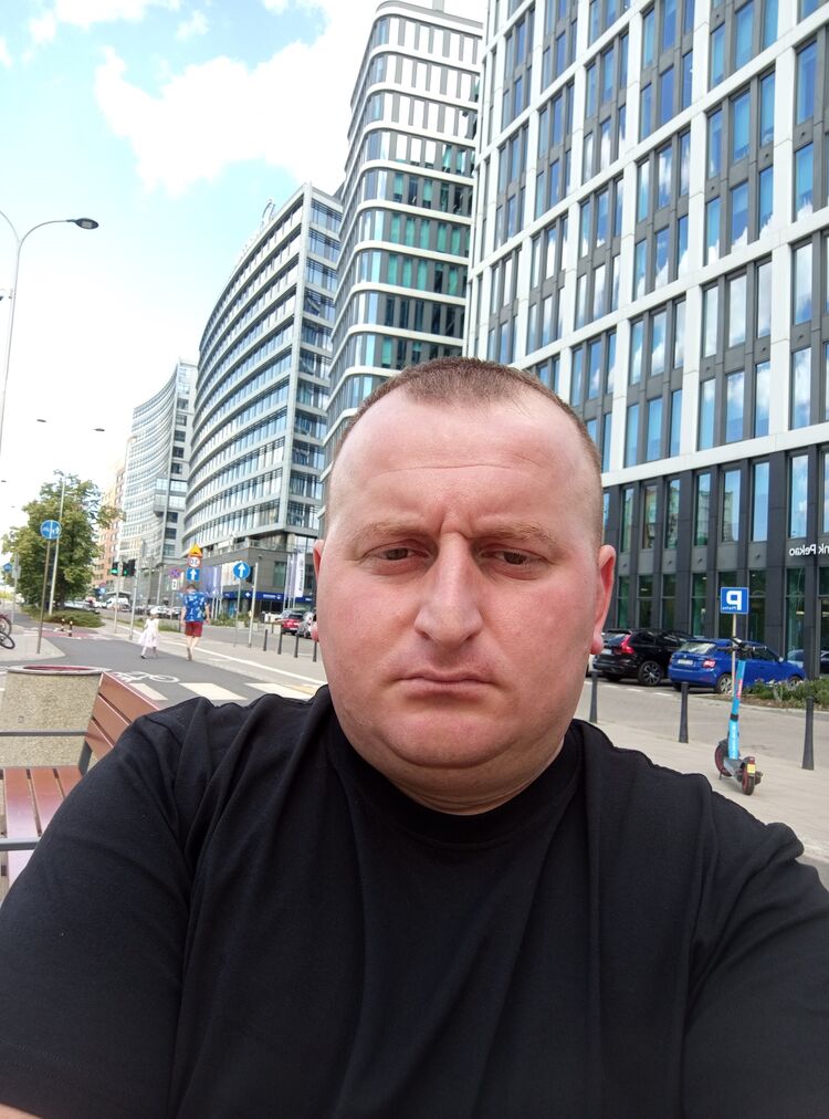  44791805  Zviad, 35 ,    