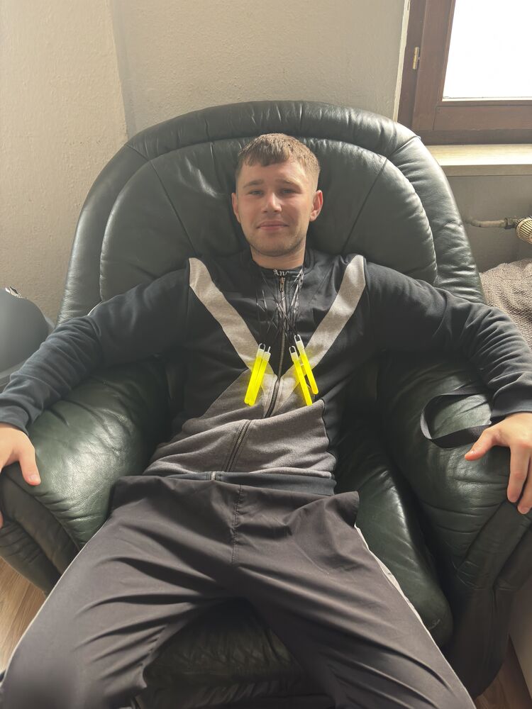  54167065  Dima, 23 ,    Halle