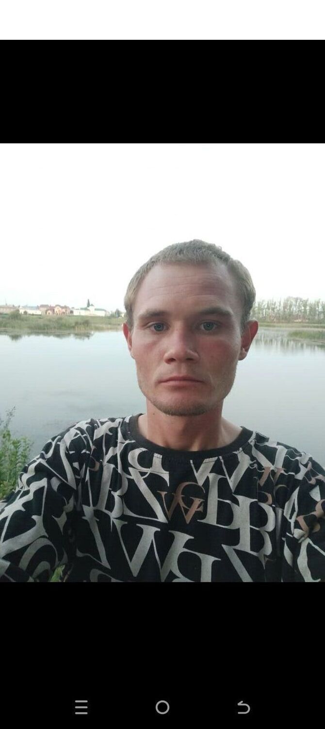  54143985  Roman, 26 ,    