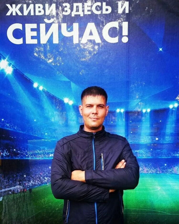 53324215  Konstantin, 41 ,    