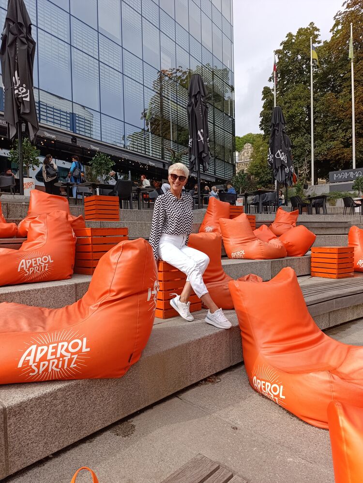  ,   Helena, 54 ,   ,   