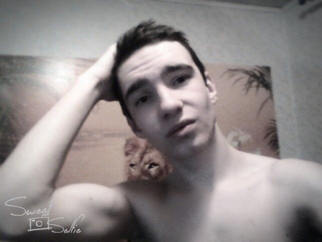  12040595  Malou, 25 ,    