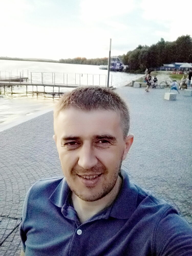  19821795  Igor, 44 ,    