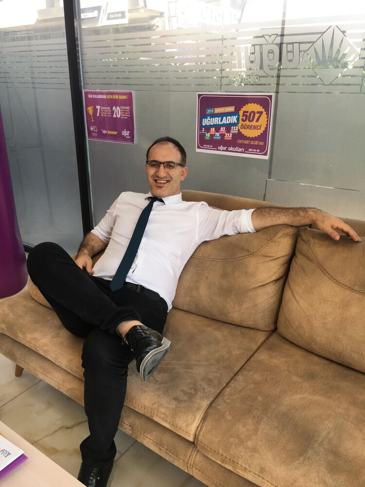  41605615  Mustafa, 40 ,    