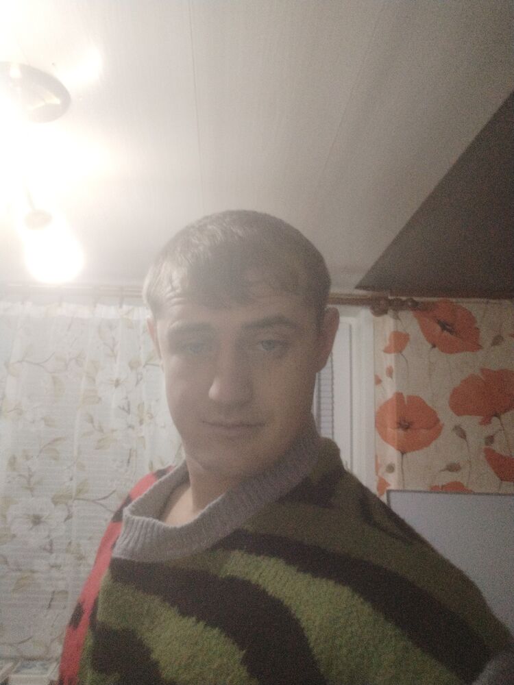  48285255  Konstantin, 25 ,    